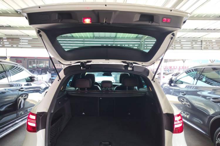 Used Mercedes-Benz GLC 2017 GLC 260 4MATIC Luxury Model