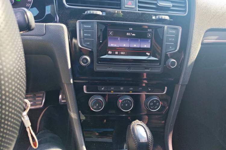 Used Volkswagen Golf 2015 1.4TSI Automatic R-Line Audio And AC Panel