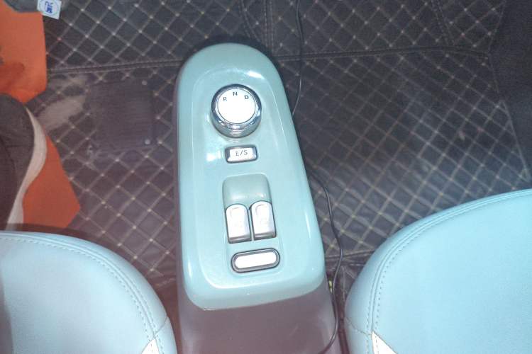 Used CHANGAN NEVO Lumin 2022 155 km – Refreshingly Sweet Edition Gear Lever