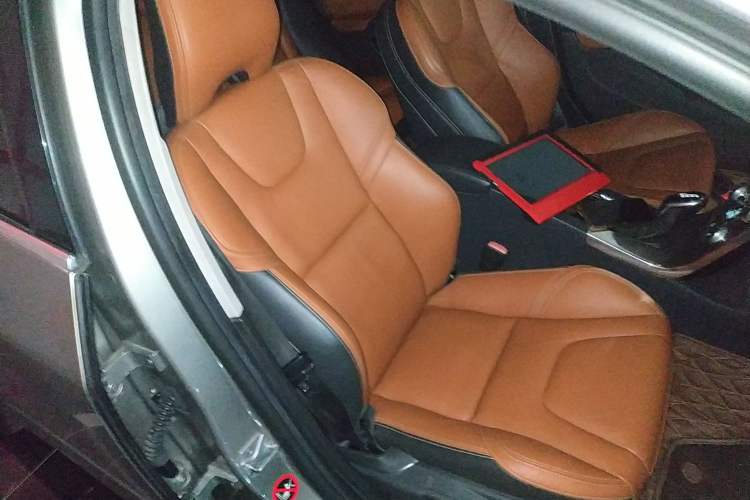 Used Volvo V60 2015 T5 Zhiyi Edition
