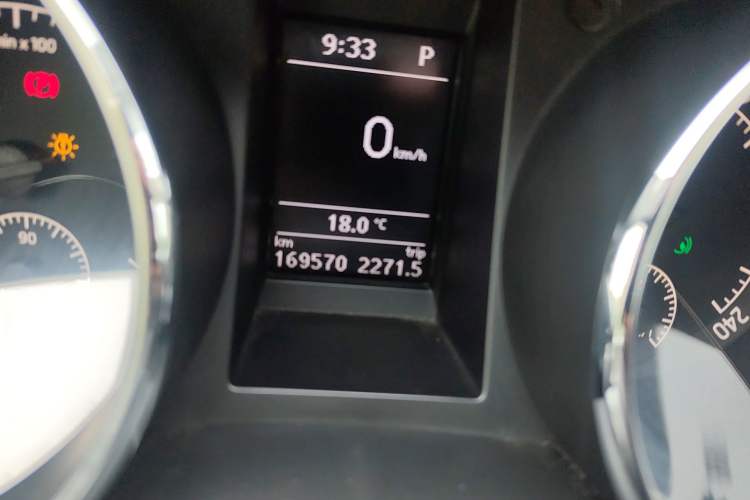 Used Skoda Yeti 2014 1.8TSI DSG All-Wheel Drive Edition Odometer Close Up