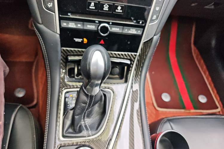 Used Infiniti Q50L 2018 2.0T Comfort Edition China VI Standard Gear Lever