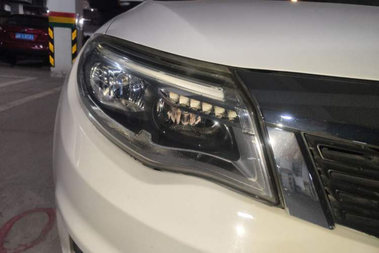 Used Qoros 3 2014 Sedan 1.6L Automatic Zhiyue Model Right Front Headlight