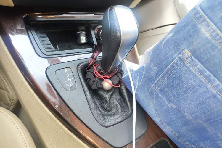 Used BMW 3 Series 2010 320i Luxury Model Gear Lever