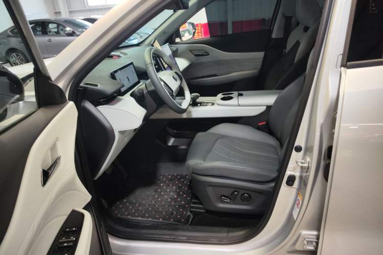 Used Changan UNI-Z New Energy 2024 Blue Whale Smart Electric iDD 125km Excellence Model
