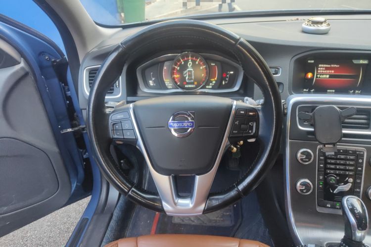 Used Volvo V60 2014 Restyled T5 Zhiya Edition
