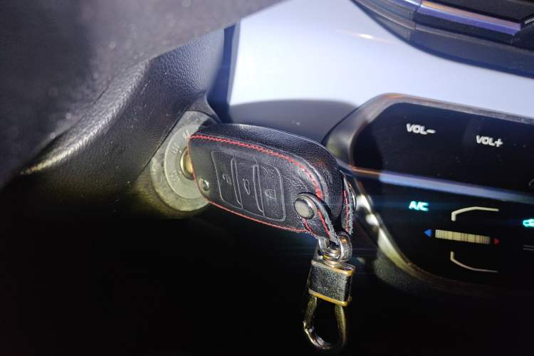 Used CHANGAN OSHAN Benni E-Star 2022 Qingxin Edition Colorful Model Lithium Iron Phosphate
