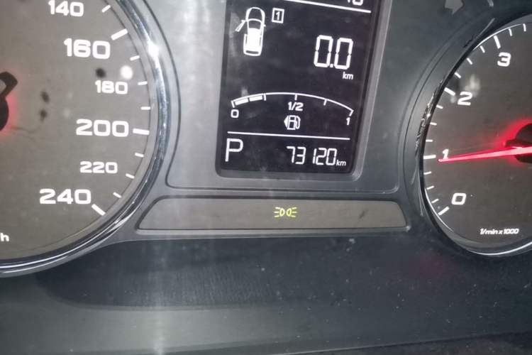 Used Roewe RX5 2018 20T Two-Wheel Drive Automatic Internet Smart Edition
