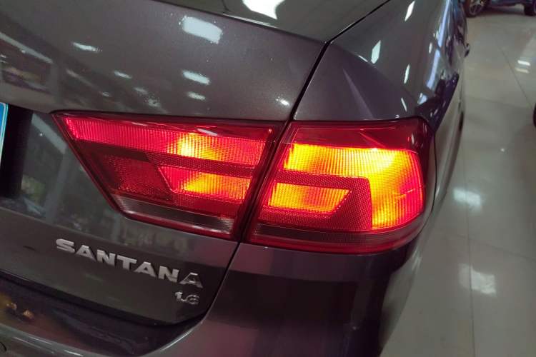 Used Volkswagen Santana 2013 1.6L Automatic Fashion Edition Right Rear Taillight