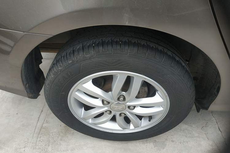 Used Hyundai Celesta 2015 1.6L Automatic Comfort Model Right Rear Wheel Hub