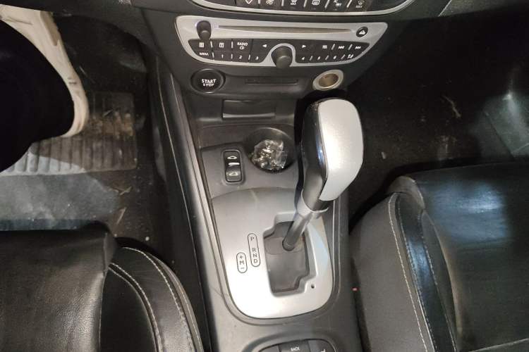 Used Renault Megane 2011 CC 2.0 Fashion Navigation Edition Gear Lever