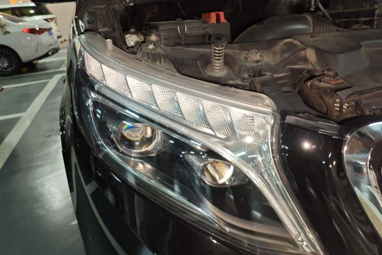 Used Mercedes-Benz Vito 2018 2.0T Elite Version 7 Seats China VI Emission Standard