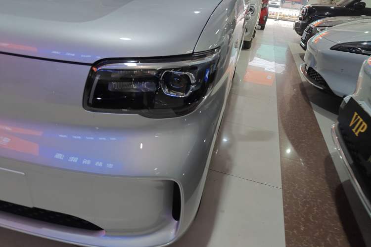 Used Wuling Zhiguang New Energy 2025 Model 305km Ambitious Edition Left Front Headlight