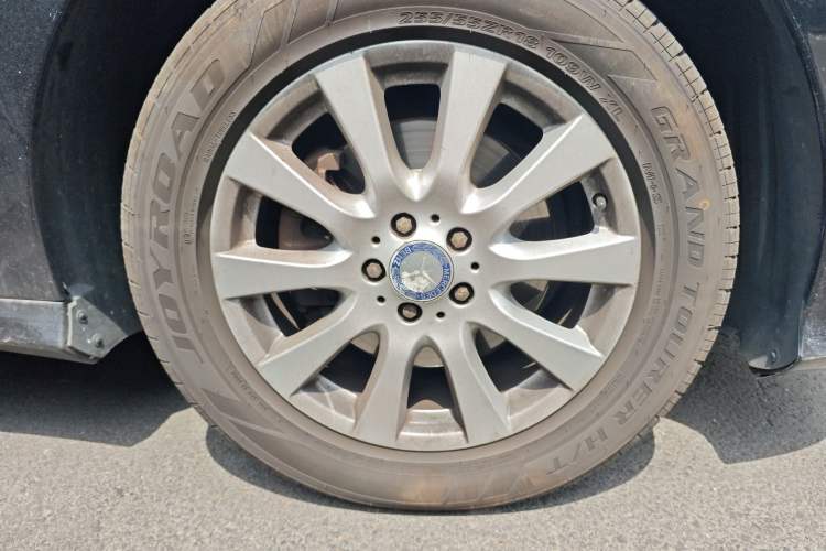 Used Mercedes-Benz R-Class 2011 R 300 L Business Model Right Front Wheel Hub