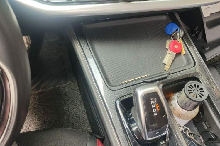 Used Dongfeng Aeolus Yixuan MAX 2021 1.5T Super-Powered Dad Edition Gear Lever