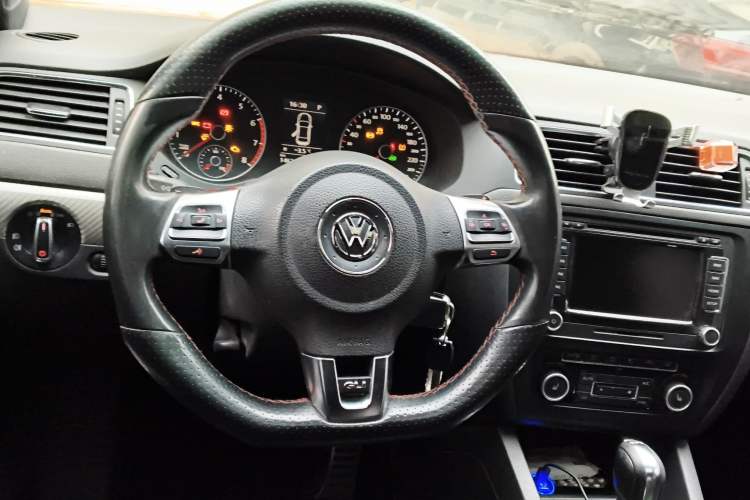 Used Volkswagen Sagitar 2013 2.0 TSI GLI Steering Wheel