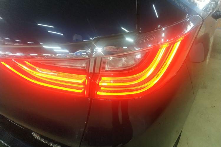 Used BYD Song MAX 2017 1.5T Automatic Smart Connect Elite 7-Seater Right Rear Taillight