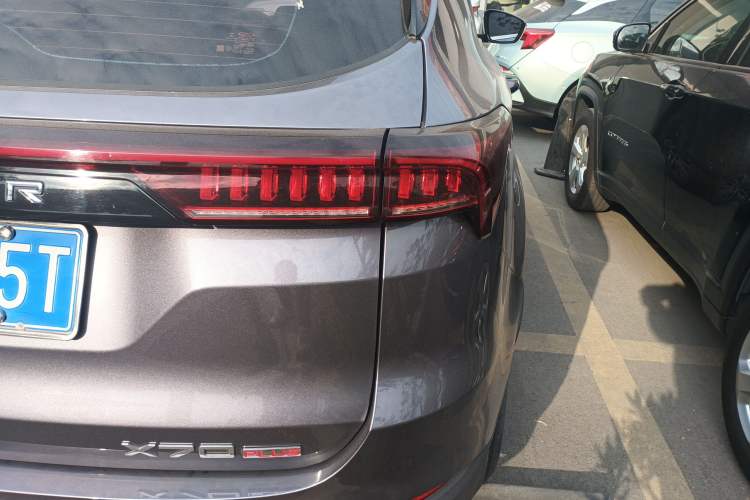 Used JETOUR X70 PLUS 2023 1.6T DCT Stronger 5-Seater
