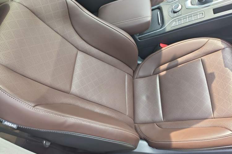 Used Wey VV6 2018 2.0T Two-Wheel Drive Flagship Version China V Standard
