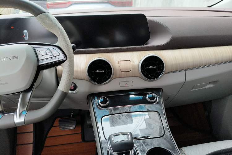 Used FORTHING Yacht 2022 1.5T DCT Chasing-the-Waves Edition Audio And AC Panel