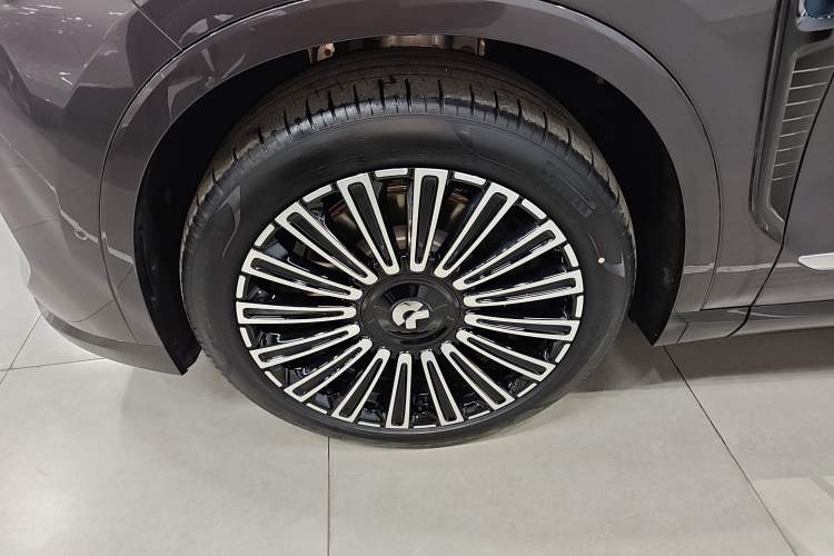 Used Nio ES8 2026 Model 6-seat Executive Luxury Edition Left Front Wheel Hub