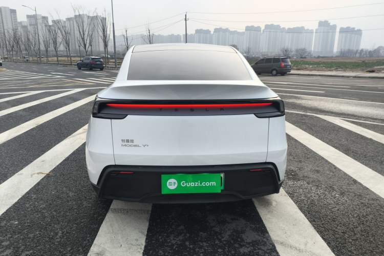 Used Tesla Model Y 2025 Long-Range All-Wheel-Drive Version