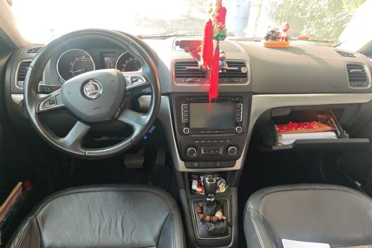 Used Skoda Yeti 2014 1.4 TSI DSG Polar Edition Center Console