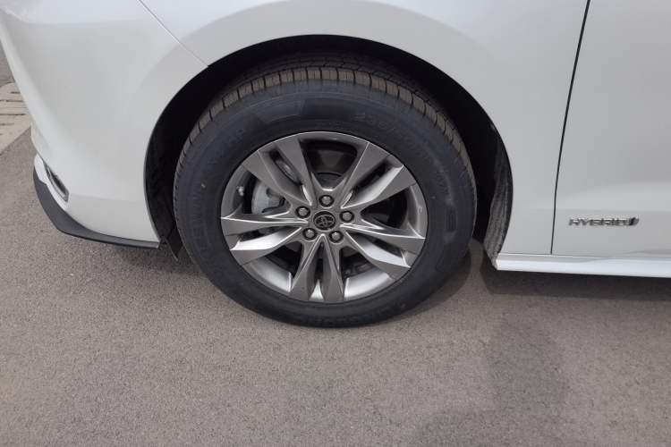 Used Toyota SIENNA 2023 2.5L Hybrid Comfort Edition Left Front Wheel Hub