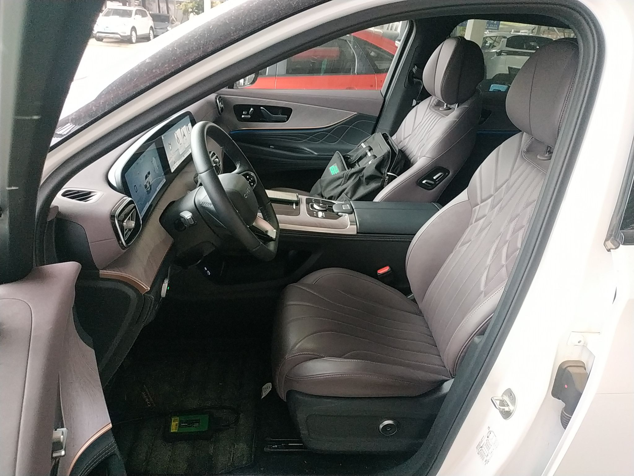 Переднее сиденье в автомобиле