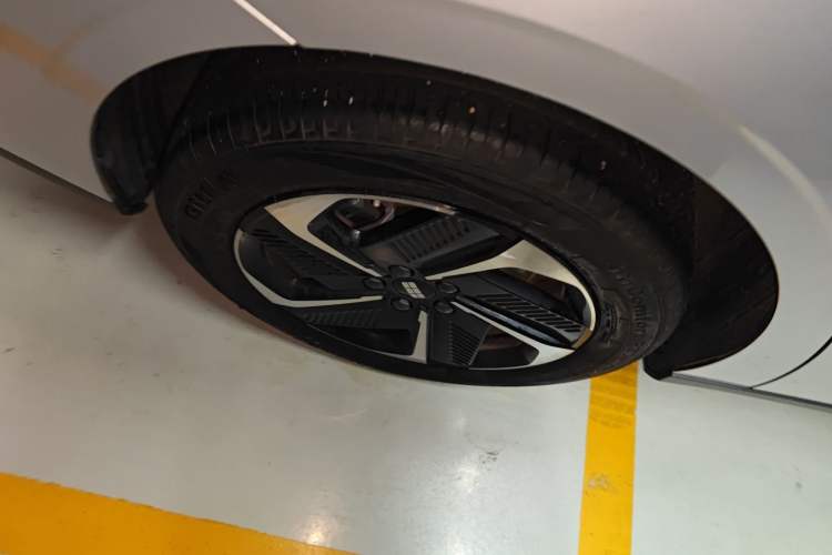 Used Geely Galaxy L6 2025 EM-i 140km Starship Edition
