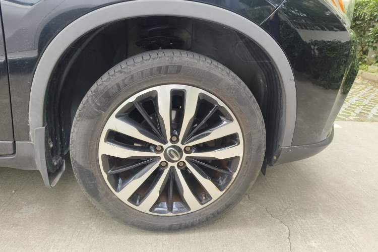 Used GAC Trumpchi GS4 2016 235T Manual Luxury Edition Right Front Wheel Hub