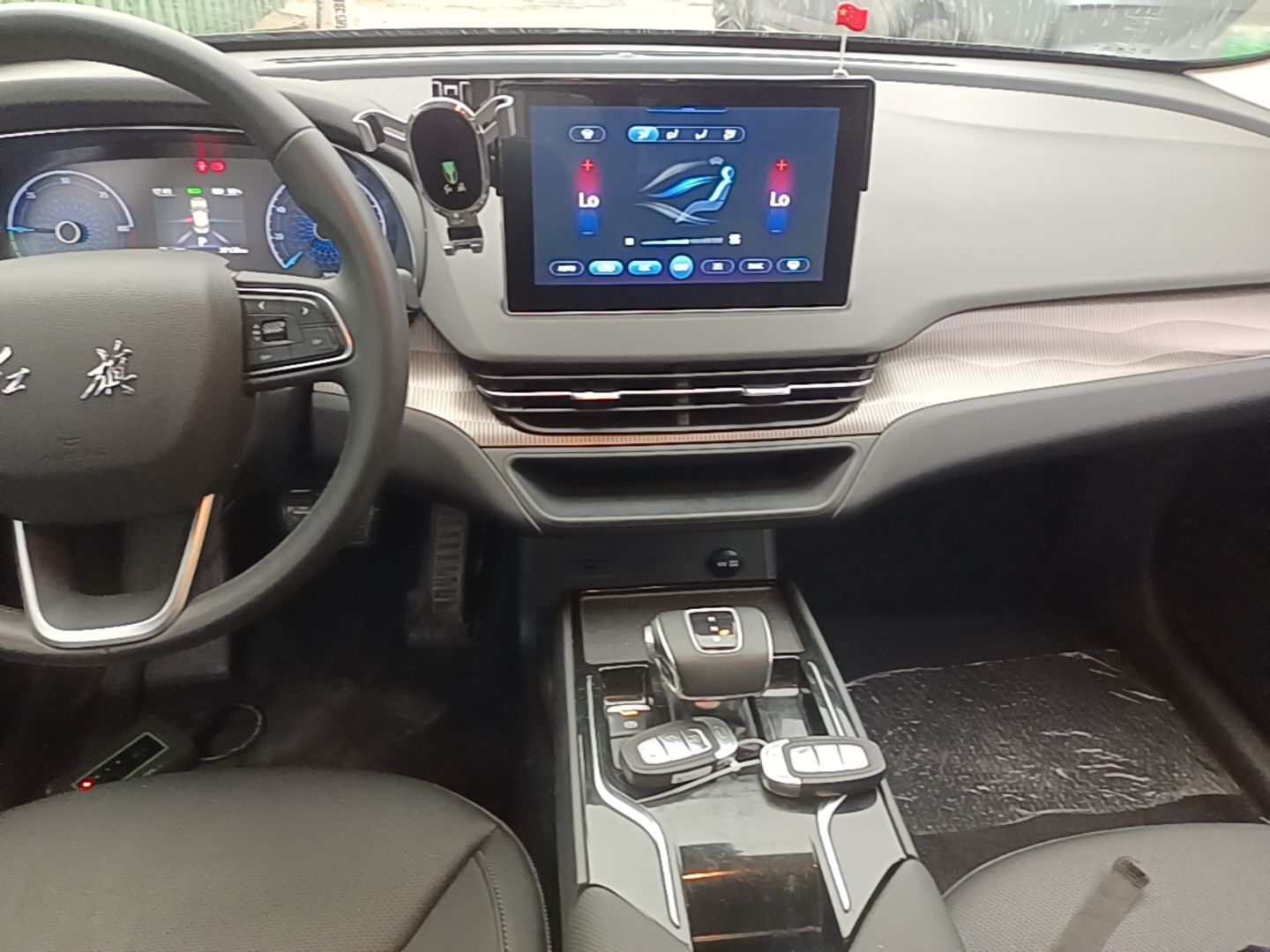 Hongqi E-QM5 2023 Base Travel Edition — снимка 15
