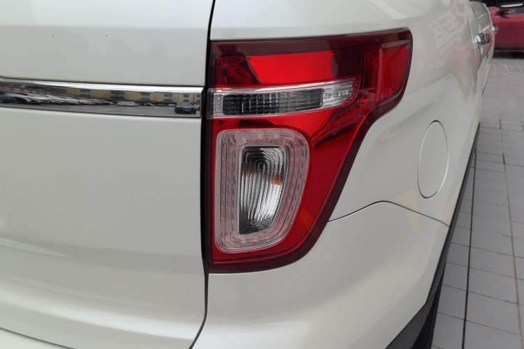 Used Ford Explorer 2013 3.5L Deluxe Model