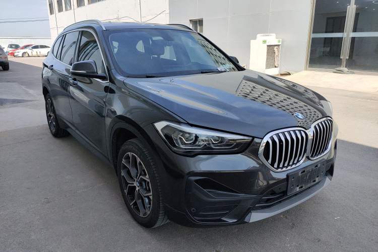 Used BMW X1 2022 sDrive25Li Leading Model Front Right 45 Deg