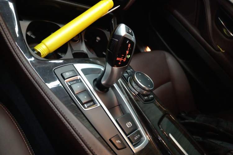 Used BMW 5 Series 2014 525Li Luxury Design Package Gear Lever