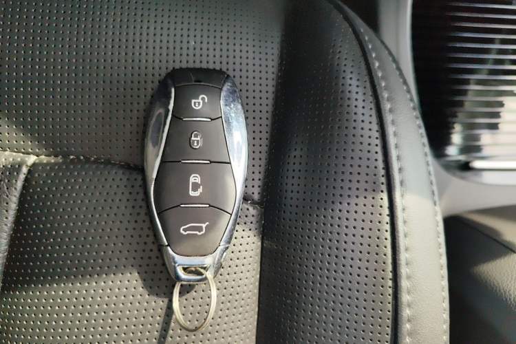 Used Hongqi HQ9 2023 2.0T Smart Connect Flagship Edition Vehicle Key