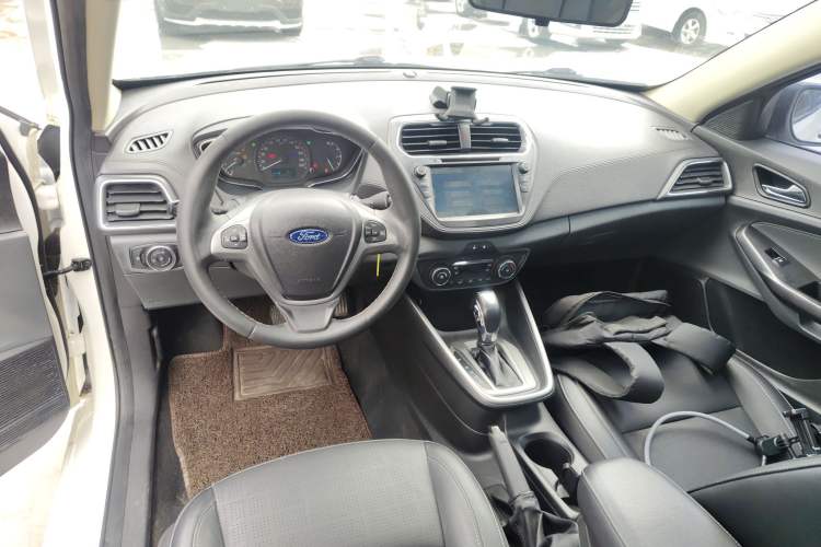 Used Ford Escort 2015 1.5L Automatic Fashion Model Center Console