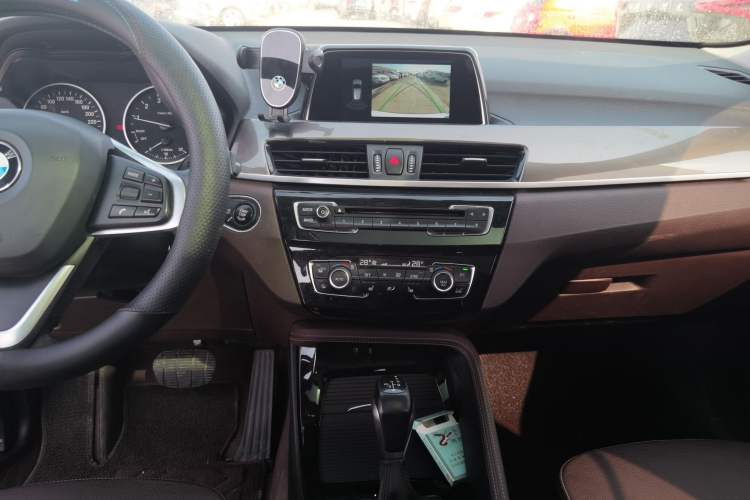 Used BMW X1 2018 xDrive20Li Luxury Edition Audio And AC Panel