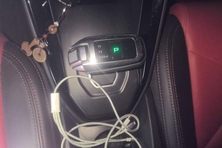 Used Haval H2s 2018 Red-Label 1.5T Dual-Clutch Luxury Model Gear Lever