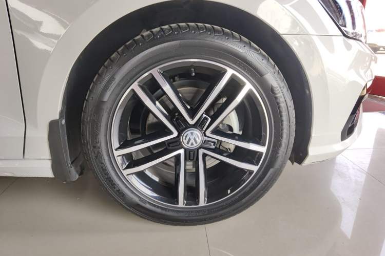 Used Volkswagen Lamando 2019 280TSI DSG Comfort Edition China VI standard Right Front Wheel Hub