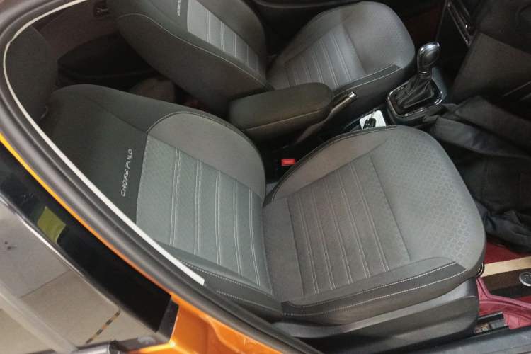 Used Volkswagen Polo 2016 1.6L Cross Polo Automatic Right Front Seat