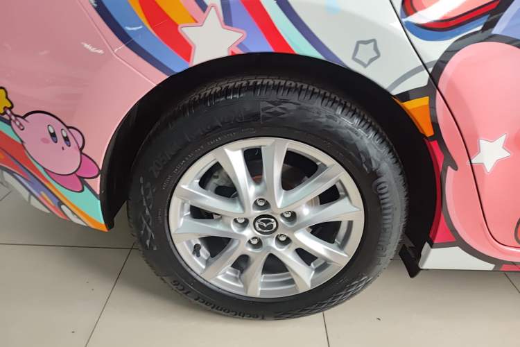 Used Mazda 3 Axela 2016 Sedan 1.5L Automatic Luxury Model Exterior 5