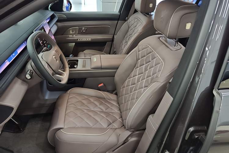 Used Nio ES8 2026 Model 6-seat Executive Luxury Edition Left Front Seat
