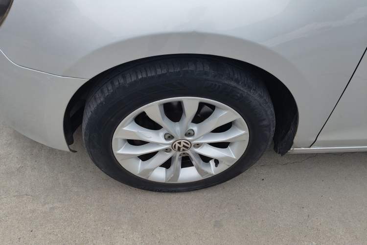 Used Volkswagen Golf 2012 1.6L Automatic Comfort Model Left Front Wheel Hub