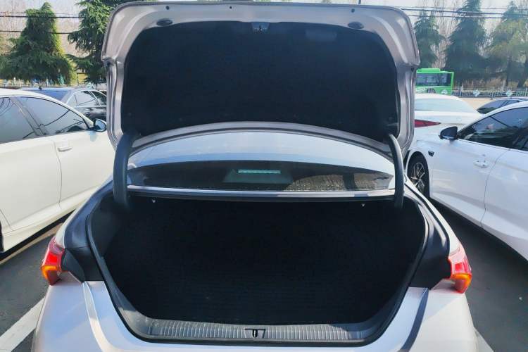 Used Toyota Avalon 2019 2.5L Touring Premium Version China VI Standard
