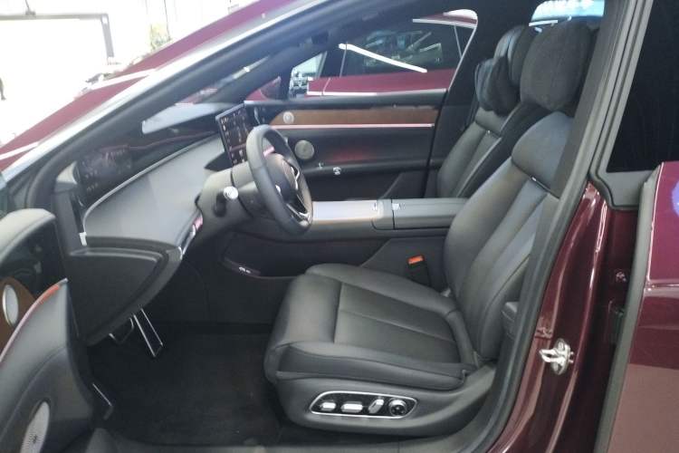 Used Hima Stelato S9 2024 All-Electric Max Rear-Drive Long-Range Version Left Front Seat