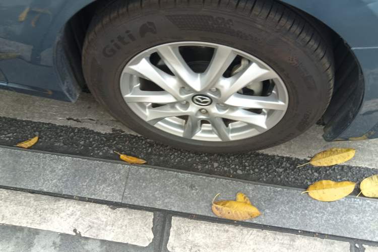 Used Mazda 3 Axela 2014 Sedan 1.5L Automatic Comfort Model Right Front Wheel Hub