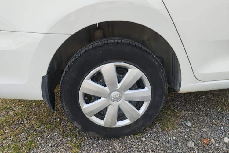 Used Volkswagen Santana 2015 1.6L Manual Fashion Edition Exterior 5