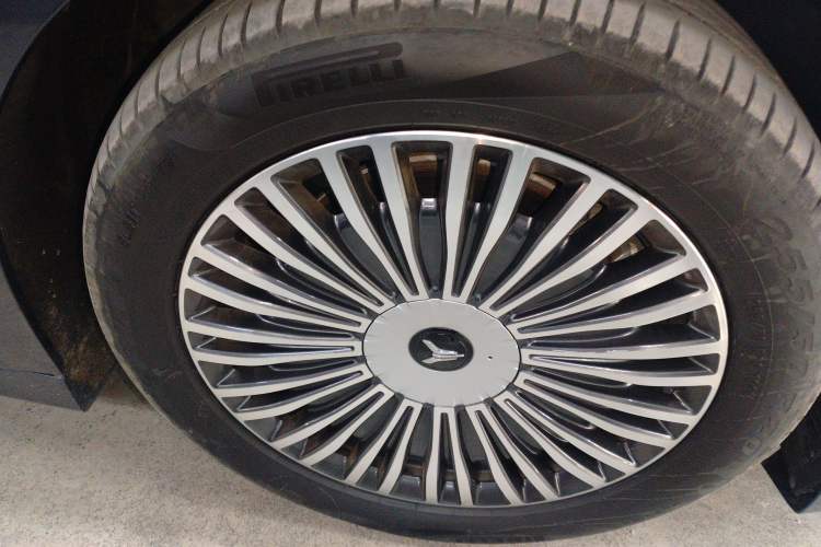 Used VOYAH Dream 2025 PHEV Four-Wheel-Drive Flagship Kunpeng Edition Left Front Wheel Hub