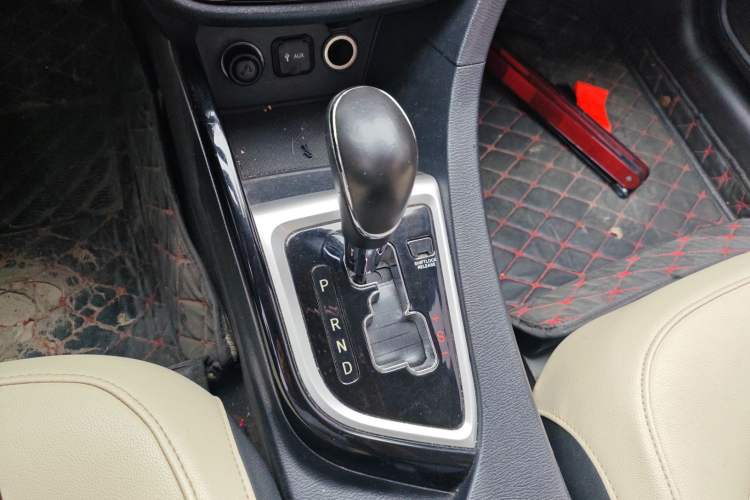 Used CHANGAN Alsvin V7 2015 1.6L Automatic Enjoyment Model China IV Standard Gear Lever